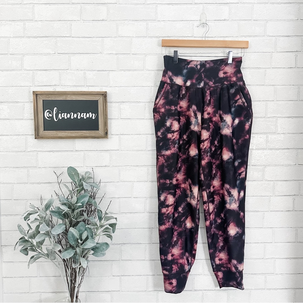 OLD NAVY Black Powersoft High Rise “Tie Dye” Jogger Pant